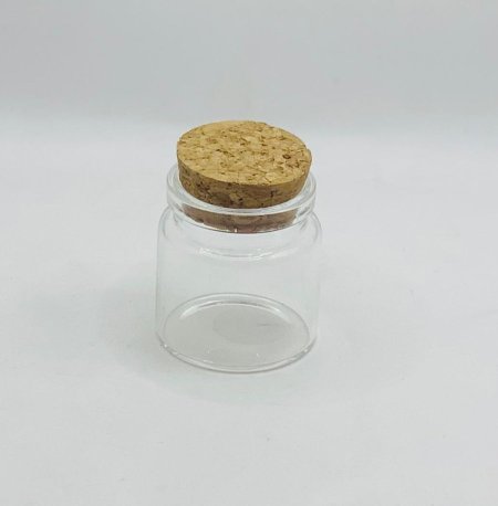 مرطبان زجاجي وسط